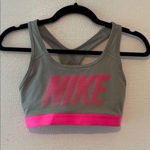 Never worn Nike sports bra 💓